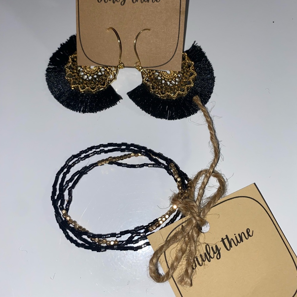 Elegant Black and Gold Teardrop Earrings and Beaded Bracelet